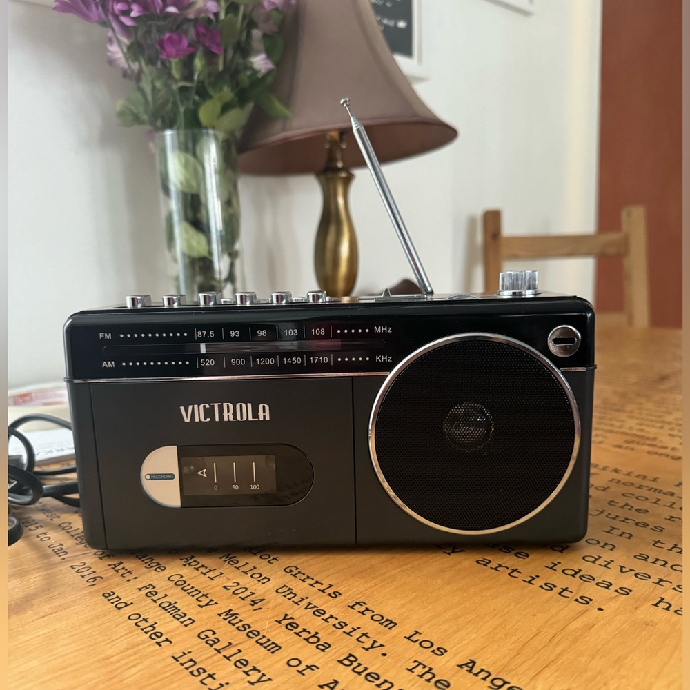 Victorla cassette tape player and radio